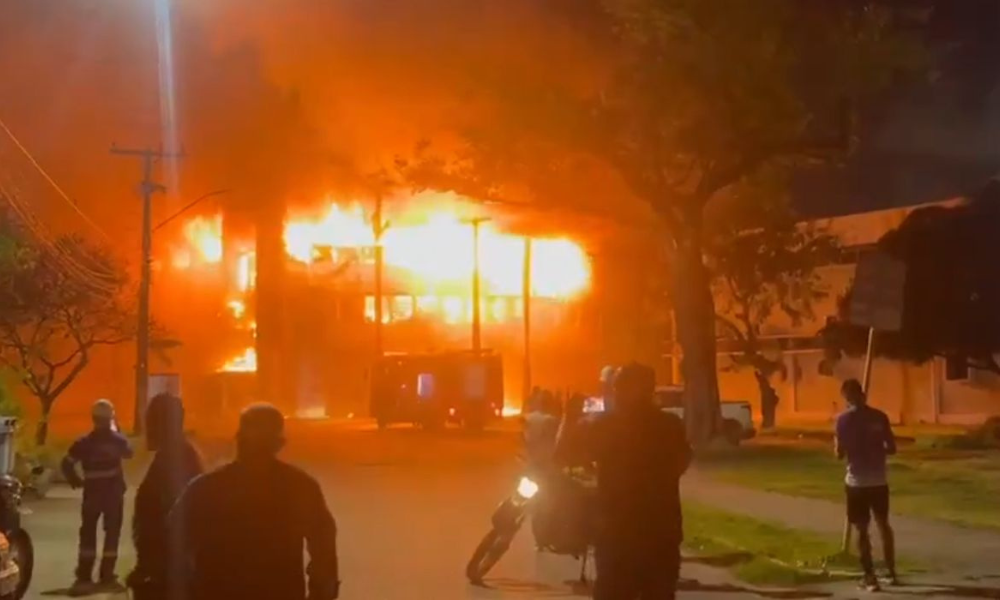Incêndio na UFPE causa prejuízo de R$ 100 milhões, estima reitor; PF investiga