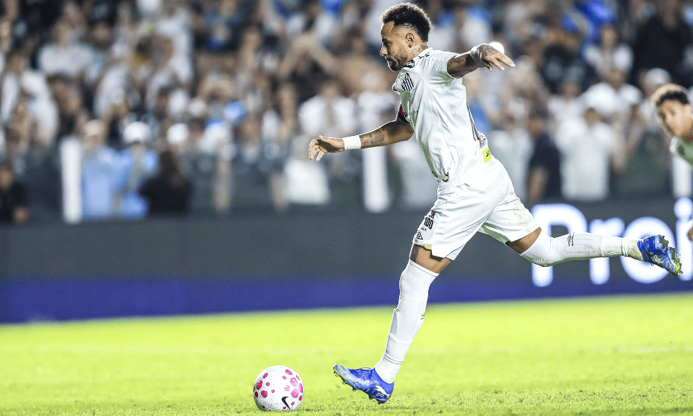 Neymar durante partida contra o Flamengo, na quinta-feira (8)