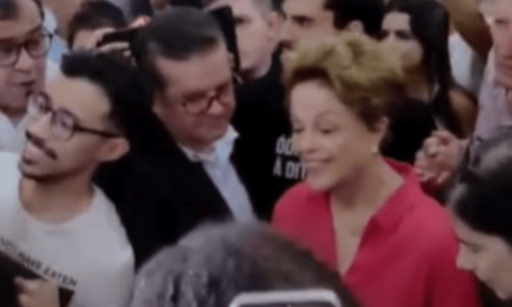 Dilma é vaiada ao votar em Belo Horizonte no primeiro turno das eleições; assista