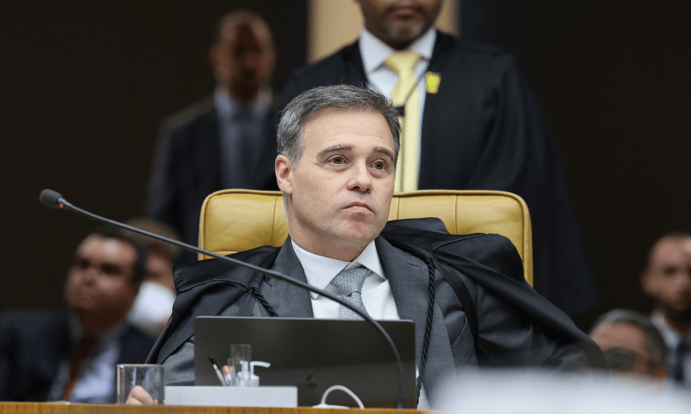 ‘Exército do Lula’, ‘Tropa do Flávio’: Mendonça confirma discussão sobre suspender canais