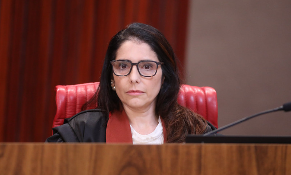 Ministra do TSE que vetou púlpito vazio em debate já declarou voto em Lula; assista