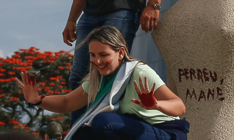 Débora Rodrigues dos Santos, conhecida como 'Débora do Batom'