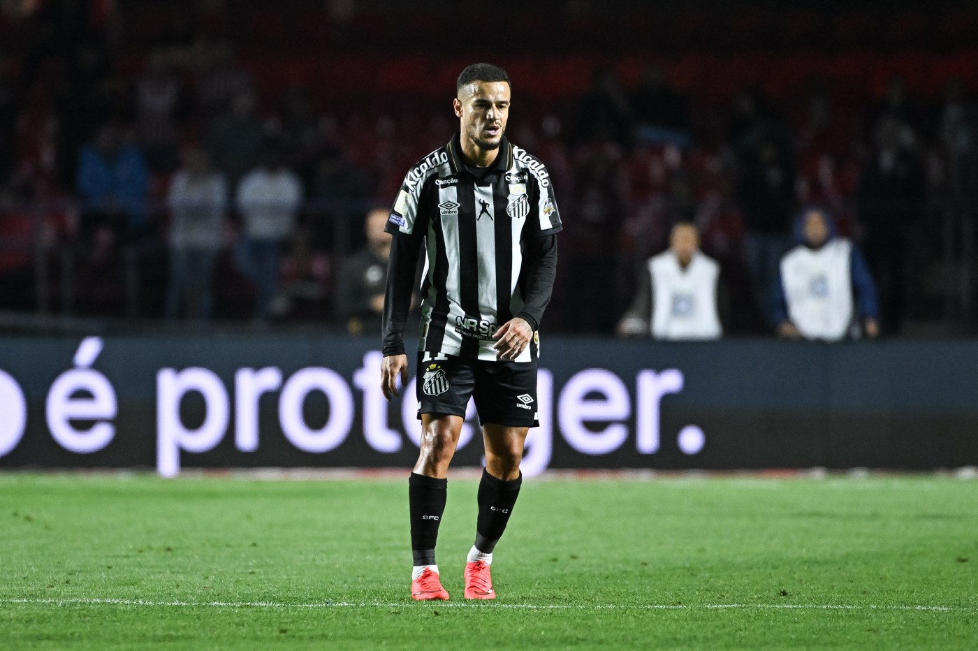 Com estreia de Coutinho, Gabigol vira para o Santos contra o São Paulo pelo Brasileirão