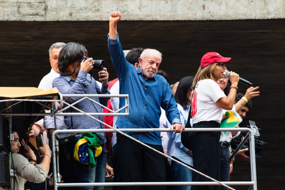 Analistas veem risco de censura na suspensão do “Exército do Lula”