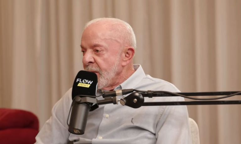 Lula durante entrevista ao podcast Flow