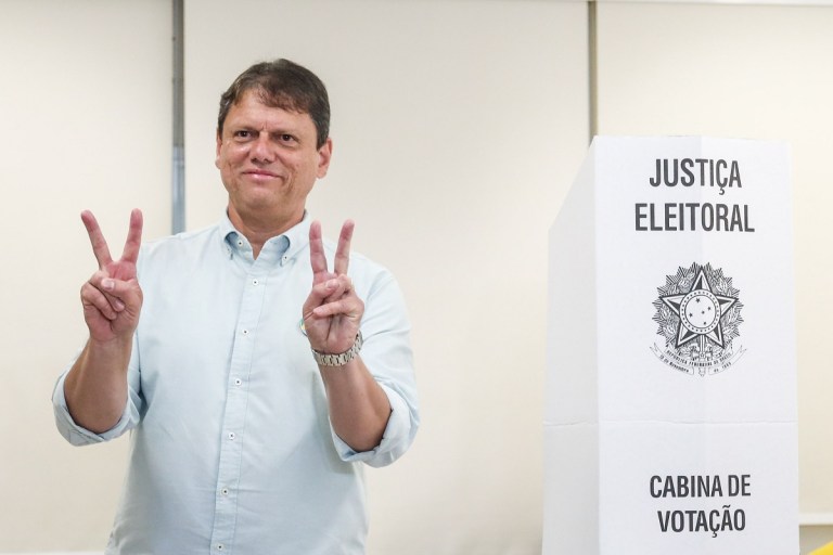 SP - ELEIÇÕES-2026 - POLÍTICA - Governador reeleito de São Paulo, Tarcisio de Freitas vota no Colegio Miguel de Cervantes, no bairro do Morumbi, regiao sul de São Paulo, neste domingo(25). 25/10/2026 - Foto: MARINA UEZIMA/AGÊNCIA O DIA/AGÊNCIA O DIA/ESTADÃO CONTEÚDO