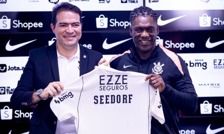 Seedorf é apresentado como técnico do Corinthians: 'Um dos maiores clubes do mundo'
