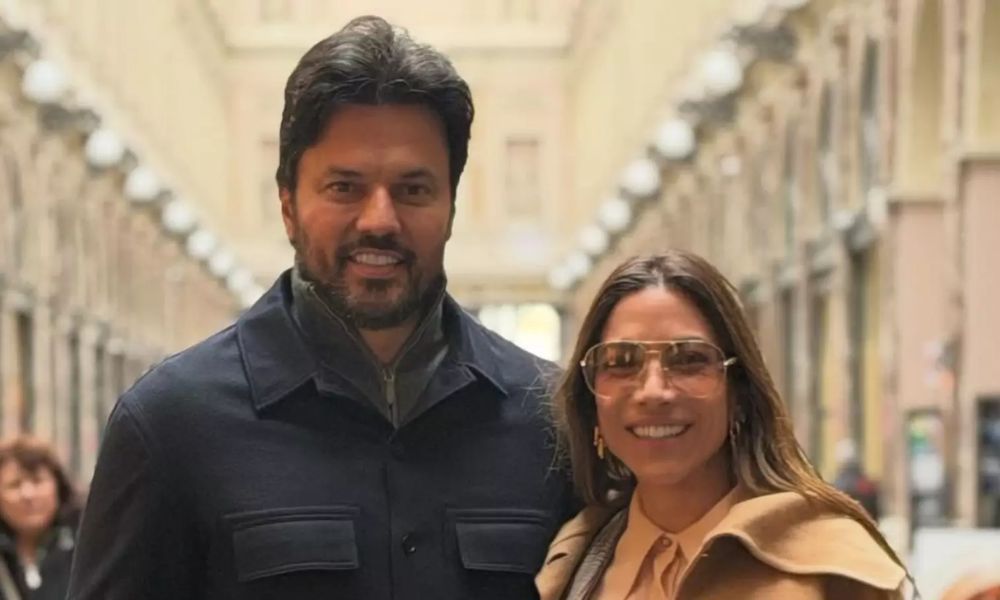 Patrícia Abravanel aparece sem aliança em viagem com mãe e filhos
