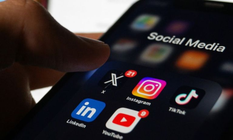 REDES SOCIAIS