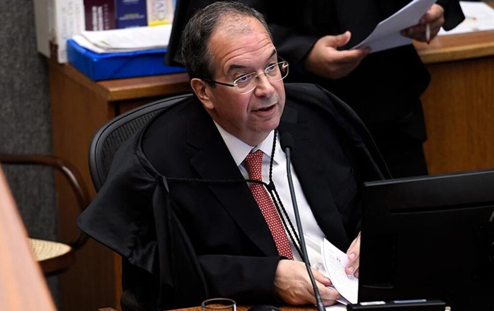 Corregedor do TSE aciona Nunes Marques e cobra TRE-BA após redução de ônibus