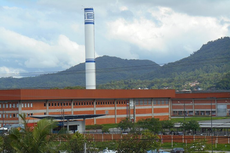 Fachada de unidade industrial da WEG em Jaraguá do Sul