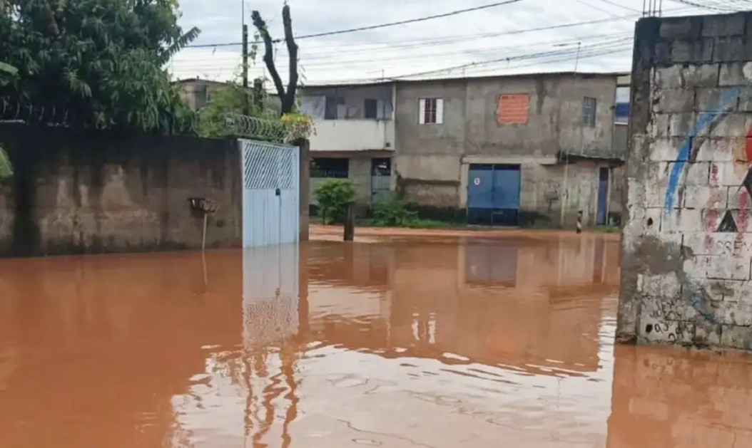 Chuva altera local de votação em Itapevi, no interior de SP