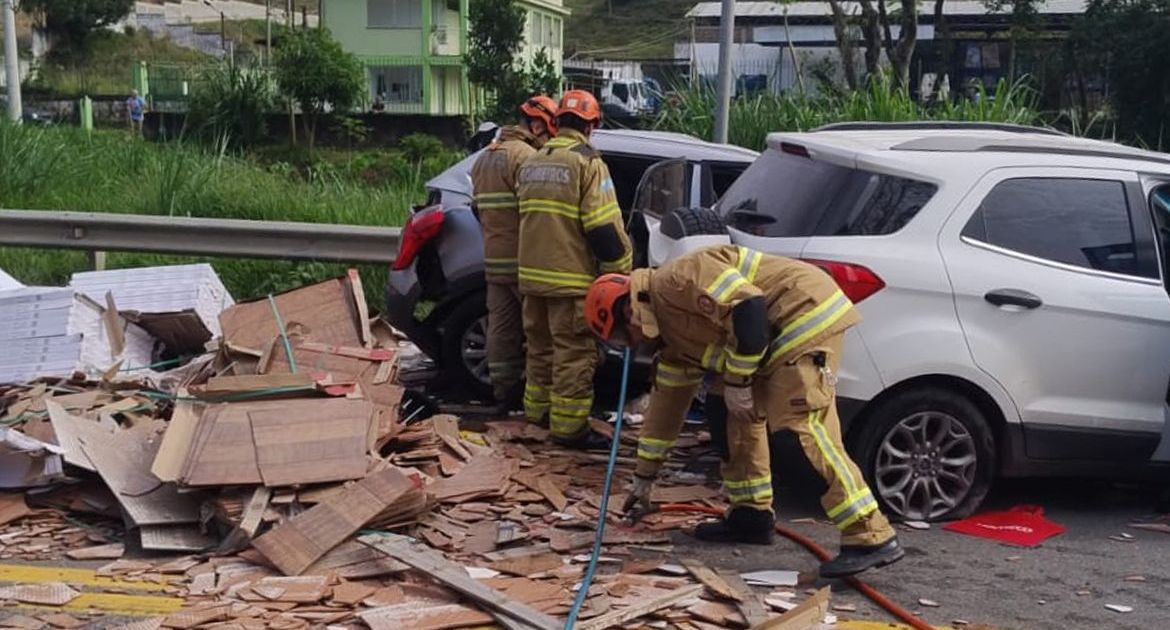 Acidente na BR-393, no RJ, deixa cinco mortos e nove feridos