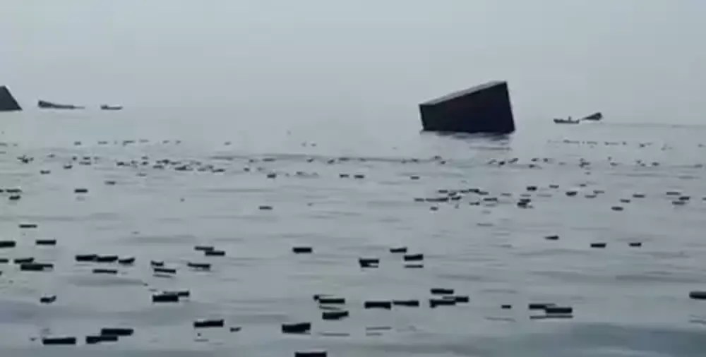 iPhones ficam à deriva no Estreito de Ormuz após navio ser atingido por mina; veja vídeo