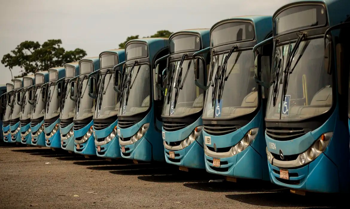 Procon-BA atualiza para 544 o número de ônibus parados em garagens de Salvador