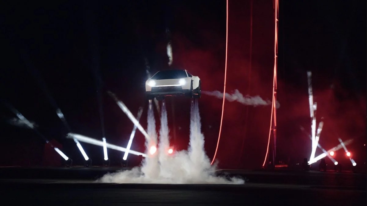 Tesla Roadster: Elon Musk apresenta carro voador e expõe o erro que pode estar custando milhões às empresas