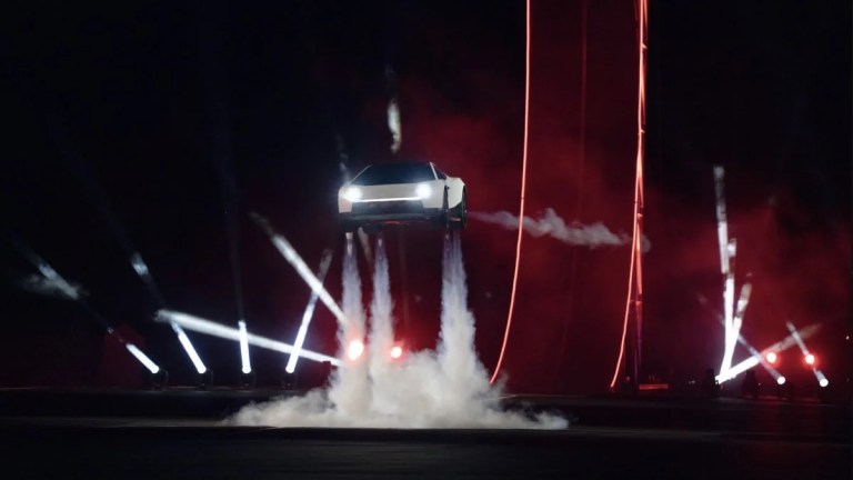 novo tesla roadster voando em 2026