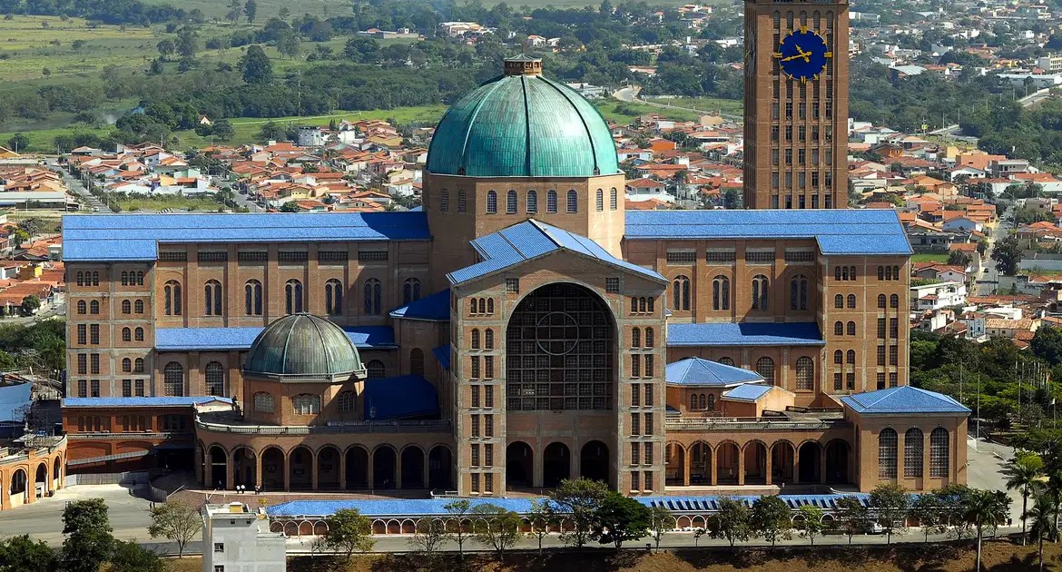 Santuário Nacional de Aparecida celebra o Dia da Padroeira com extensa programação religiosa​‌​